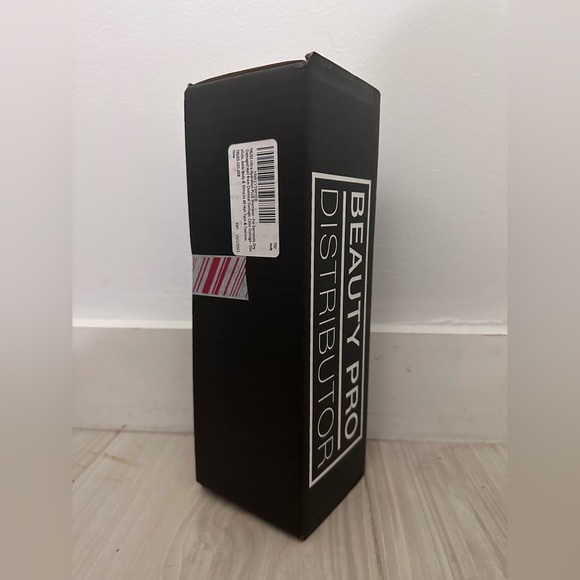 TRUSS Ultra Hydration PLUS Shampoo - Picture 3 of 4